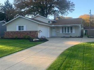23810 Oak Ln, North Olmsted, OH 44070