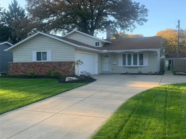 23810 Oak Ln, North Olmsted, OH 44070
