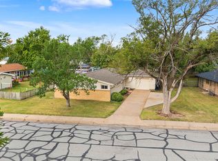 3216 Canterbury Dr, Salina, KS 67401