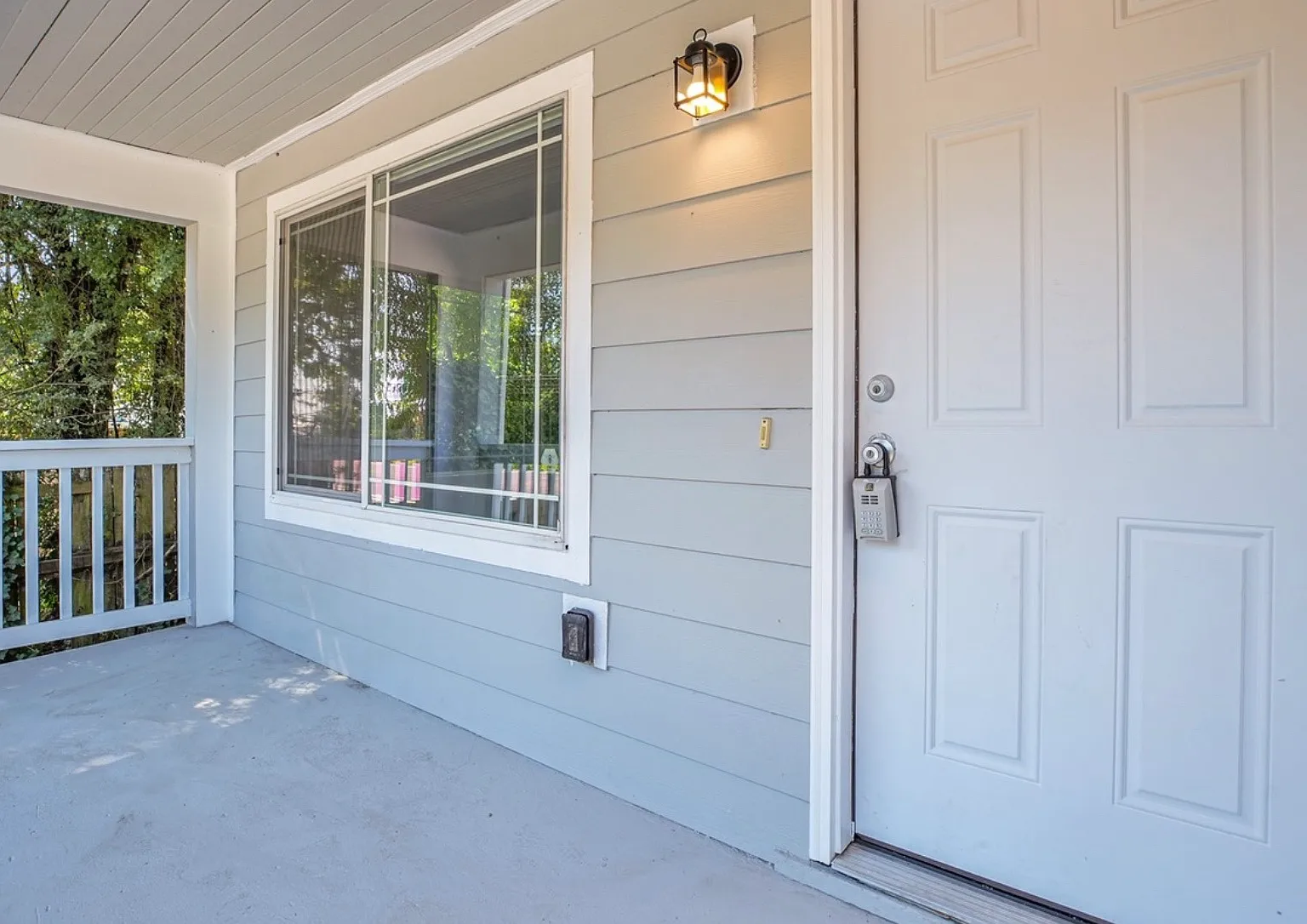 3 bed, 2221 sqft, $3,295 — Photo 2