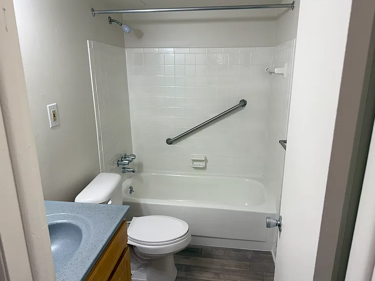 Westchester Towers Apartments — Photo 31