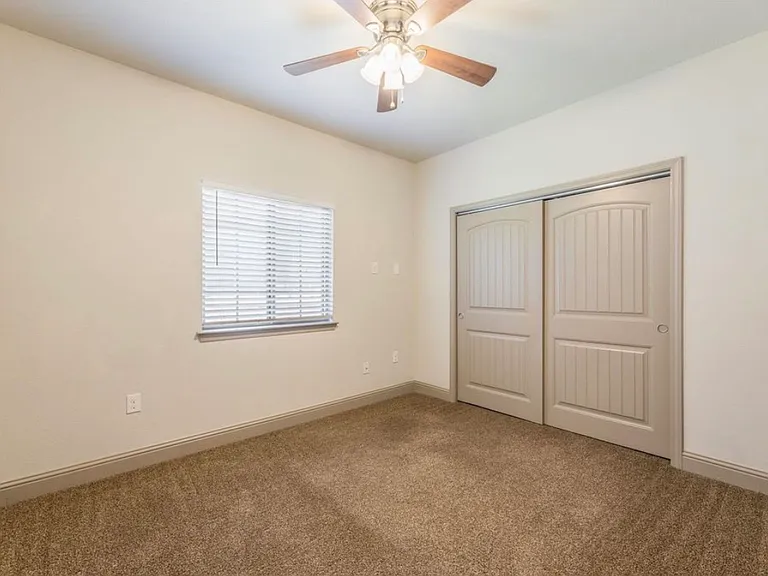 512 E Akard St #400 — Photo 17