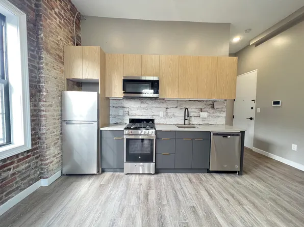 76 Arlington Avenue image 1 of 13