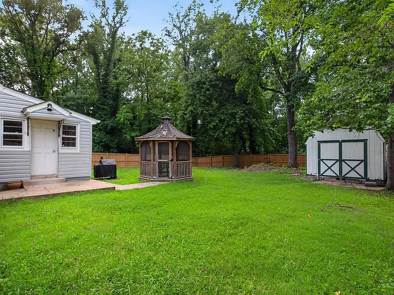 14925 Schall Rd — Photo 17