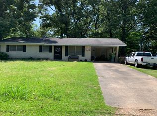 703 E 9th St, Hooks, TX 75561