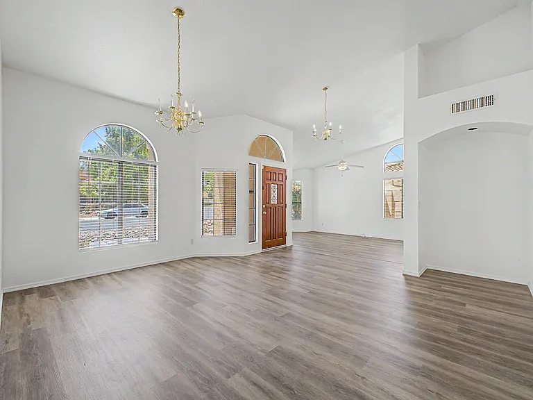 3103 N Meadow Ln — Photo 5