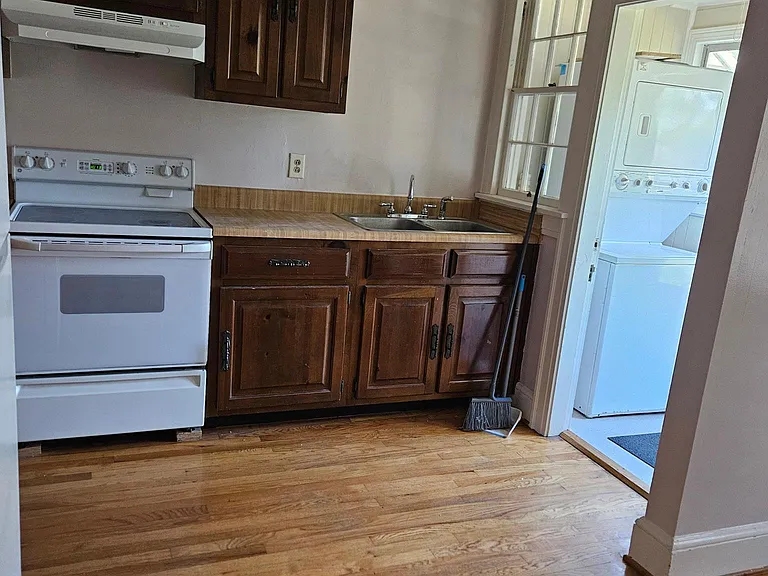 205 E 8th St SW #2 — Photo 8