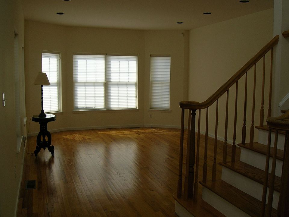 LR viewed from Entry Hall