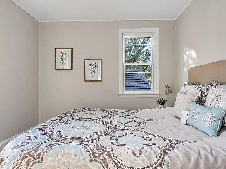 1325 Donald Ave — Photo 18