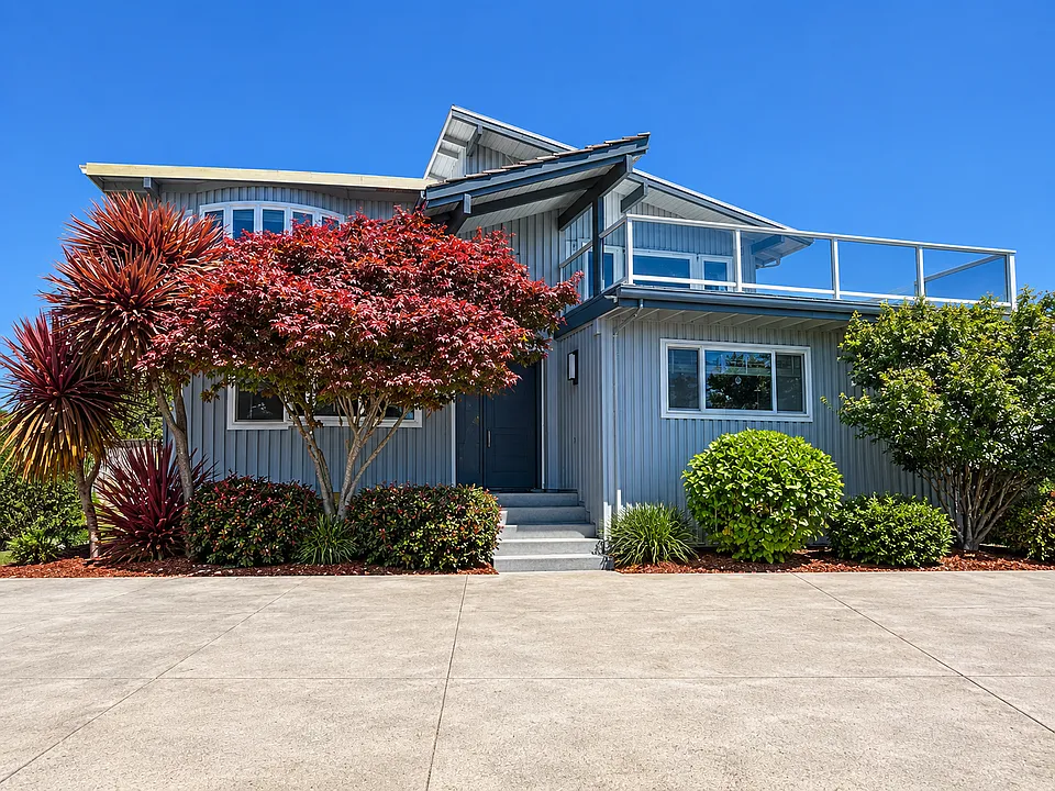 653 Bayview Dr
