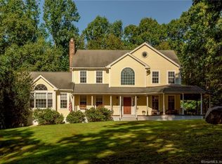 6 Aspen Ln, Sandy Hook, CT 06482