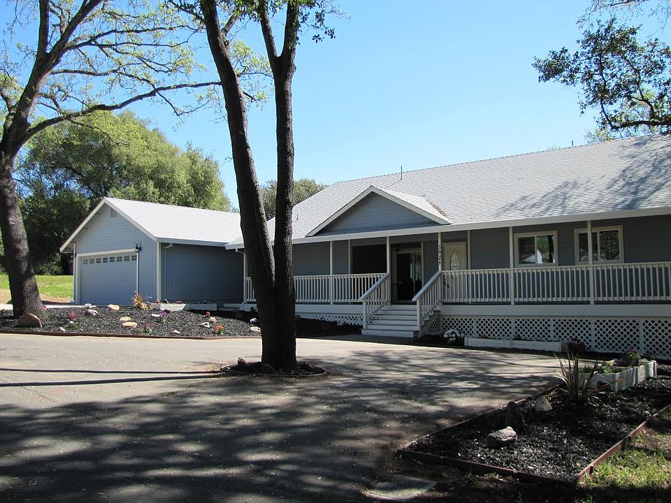 Ample parking & RV room