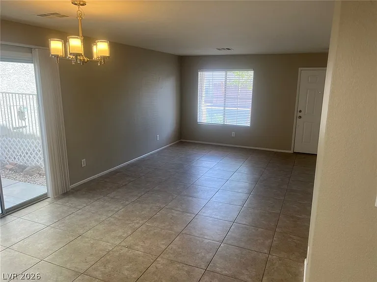 168 Gilliflower Ave — Photo 6