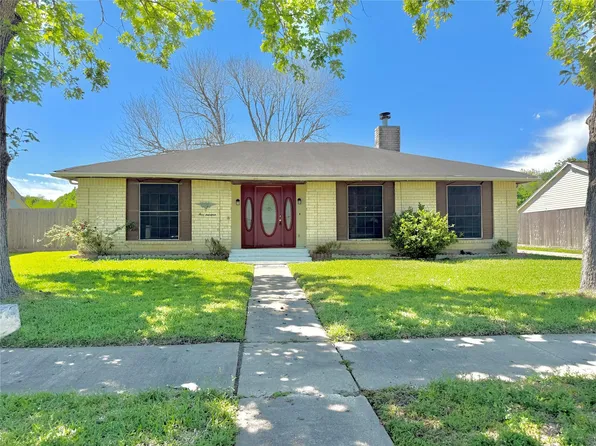514 W Castle Harbour Dr, Friendswood, TX 77546