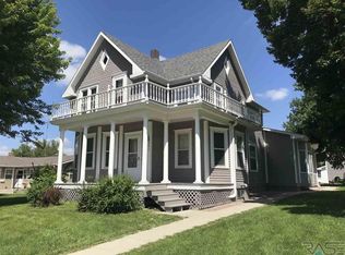 206 S High St, Menno, SD 57045