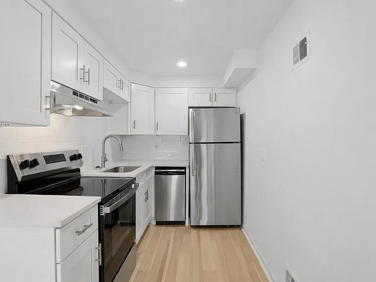 Village in the Park Apartments — Photo 17