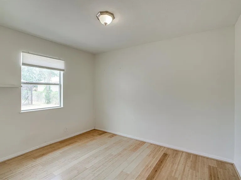 4615 Ribbecke Ave — Photo 15