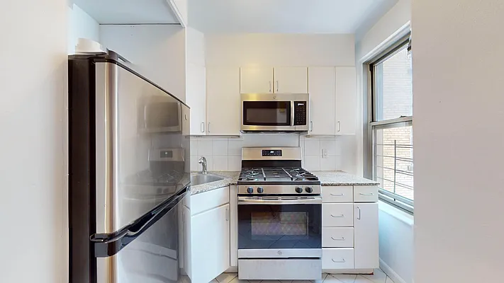 Rented by Bond New York | media 28