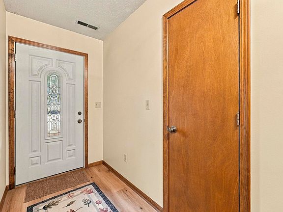 5th image of 1012 Elm St