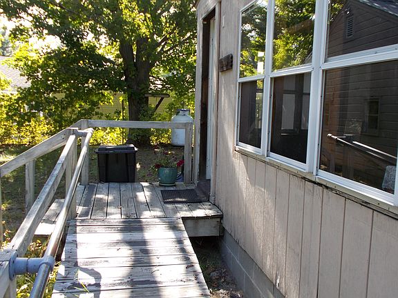handicap ramp to porch
