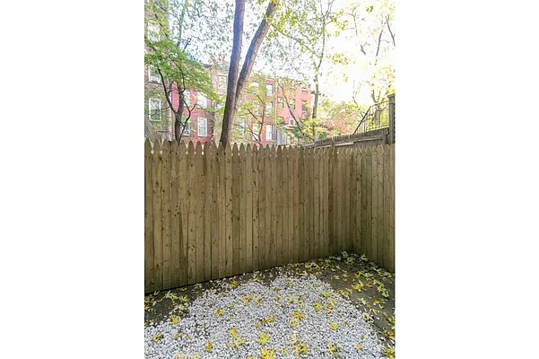 Rented by MNS | media 18