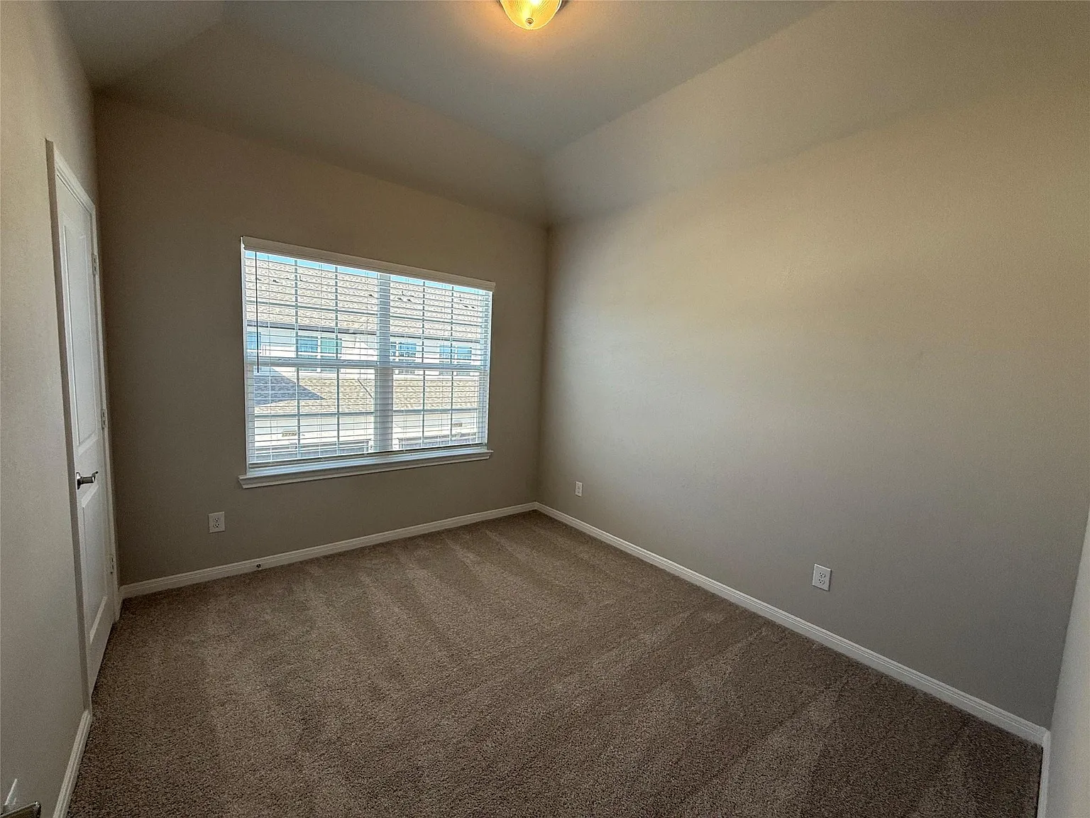 4 bed, 3.5 bath, 1850 sqft, $2,650 — Photo 2