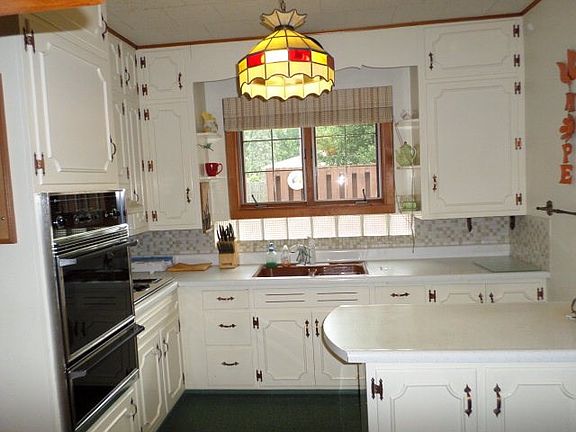 4th image of 4 Oaklawn Ct