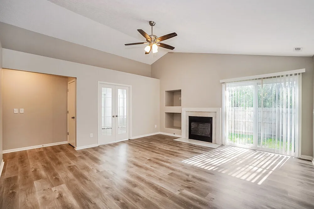 3 bed, 2.0 bath, 1207 sqft, $2,630 — Photo 4
