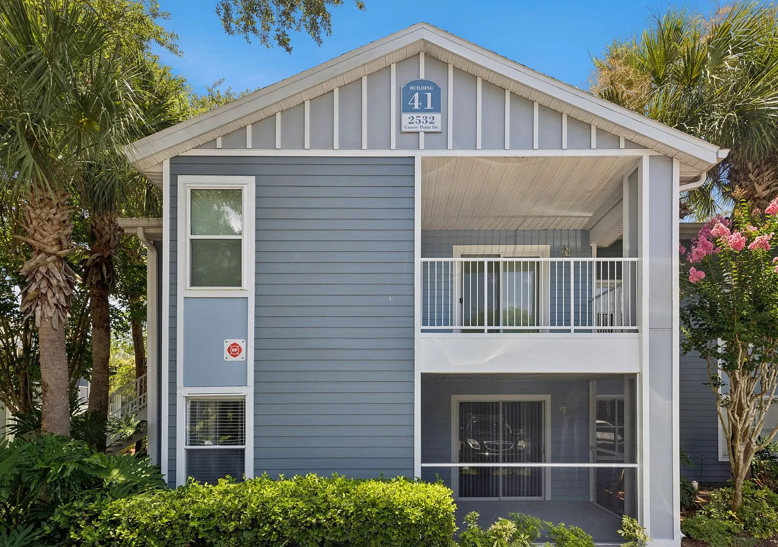 Gorgeous Upgraded 2/1 Condo ~ Gated Waterfront Lake Mary Community ~ Must See! — Photo 1