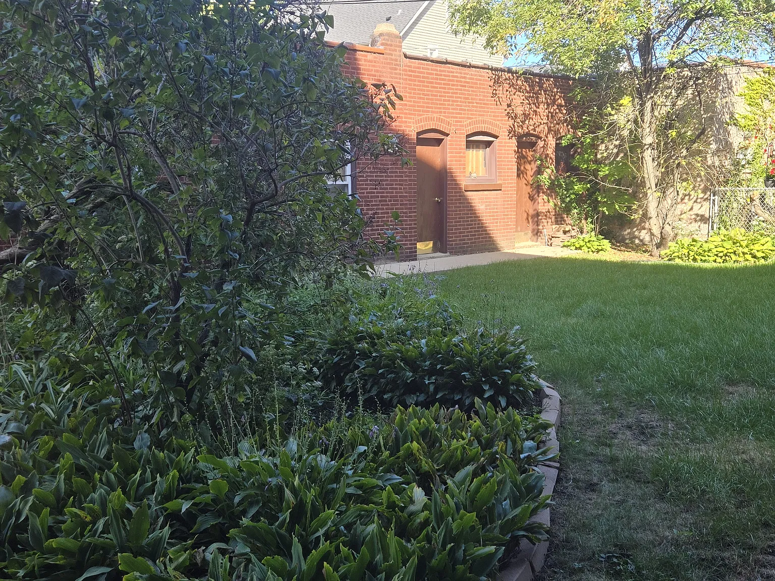 2 bed, 1000 sqft, $1,985 — Photo 2