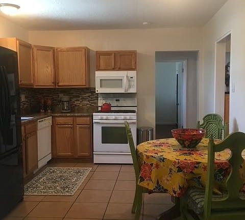 5th image of 2723 Kathryn Ave SE