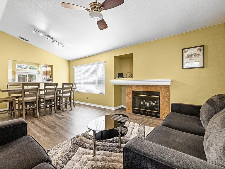 9170 Lakemont Dr — Photo 2