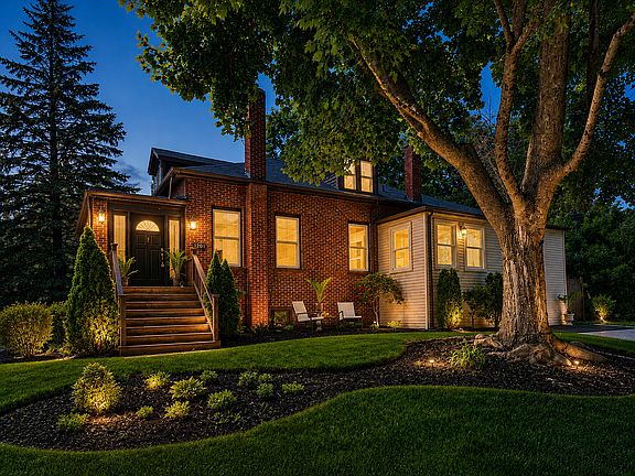 2nd image of 1201 Middlebury Ln