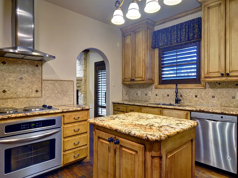 3407 Penticost St — Photo 13