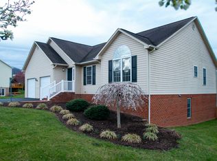 409 Brookfield Ln, Roanoke, VA 24012