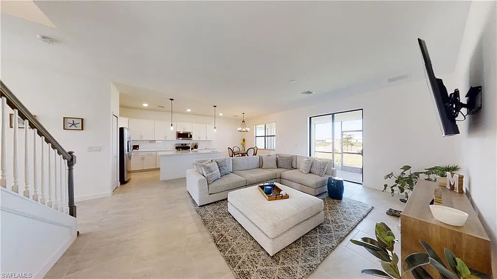 4 bed, 3.0 bath, 2606 sqft, $3,995 — Photo 4
