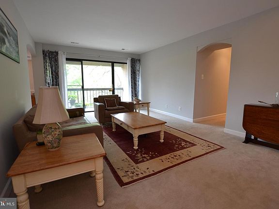 5th image of 11409 Commonwealth Dr APT 201