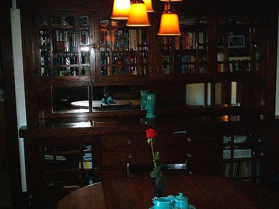 built in hutch/sideboard