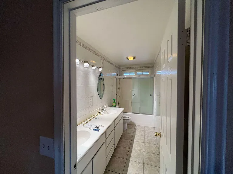 148 E Hazeltine St — Photo 11