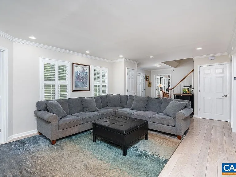 2810 Locust Hill Dr — Photo 4