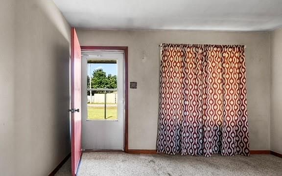 3rd image of 4910 Victoria Dr