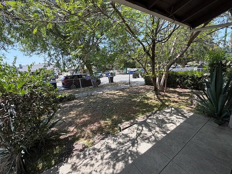 2033 Yosemite Dr — Photo 9