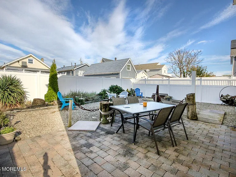 30 Stockton Ave — Photo 16