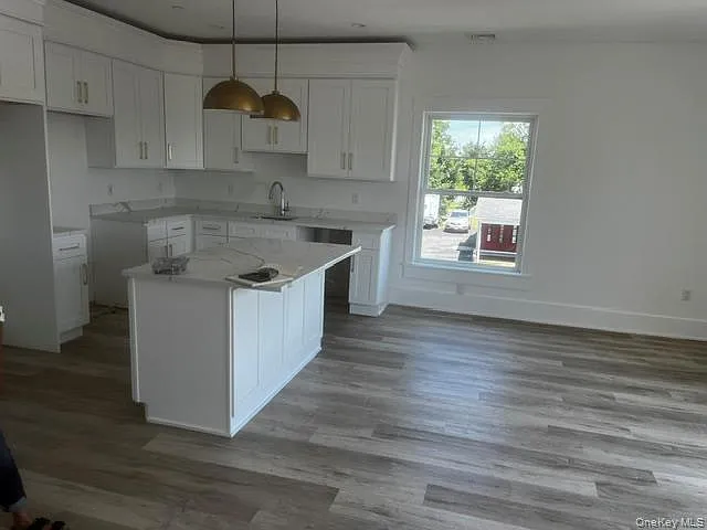 700 W Montauk Hwy