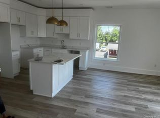 700 W Montauk Hwy, Lindenhurst, NY 11757