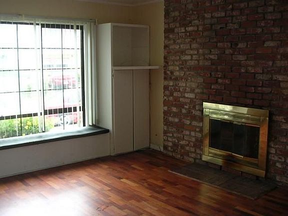 2nd image of 7 Randall Ct