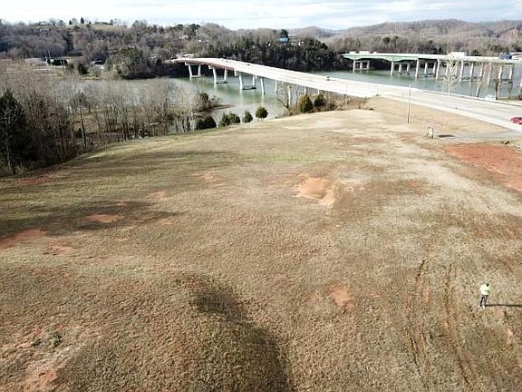 5th image of Race St W