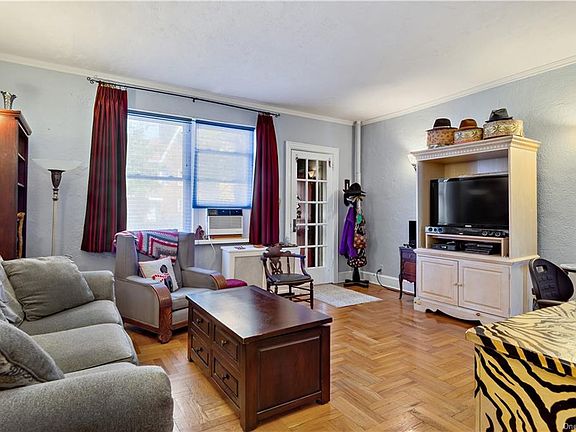 3rd image of 2516 35th Ave