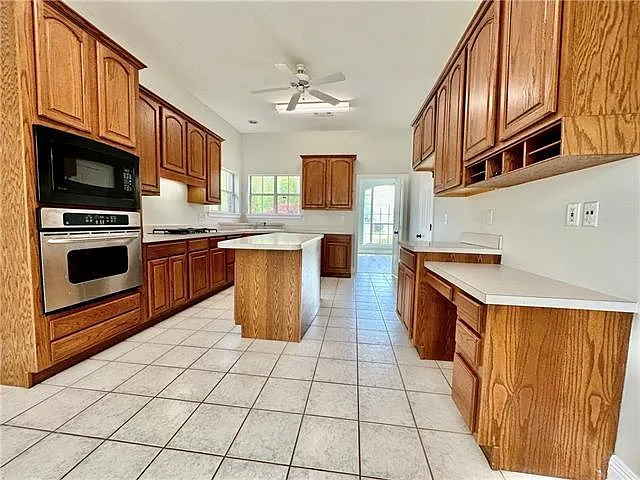 1480 Albert St — Photo 8