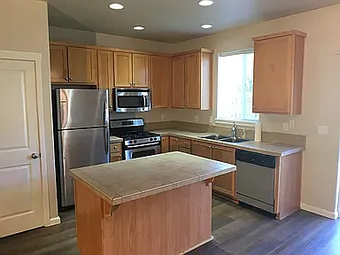 1481 Gifford St SE — Photo 5